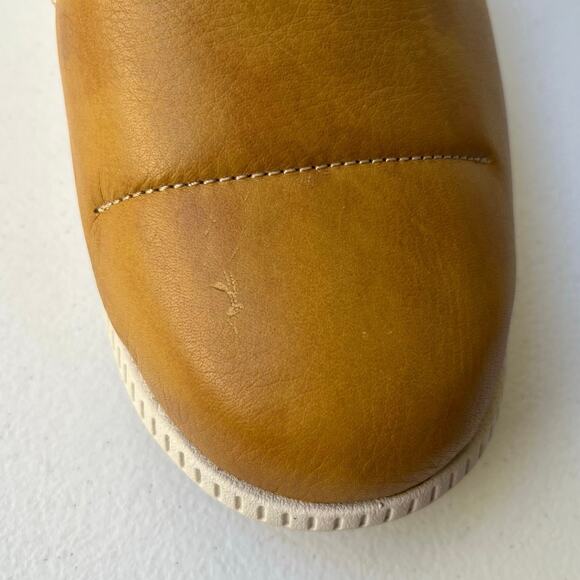 Olukai Mua 'Ili Mule Slippers Men's 12 in Golden Sand/Bone Leather Sherling NEW - Picture 9 of 16